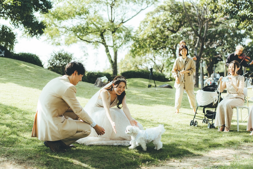 愛犬と一緒に過ごせる結婚式の様子